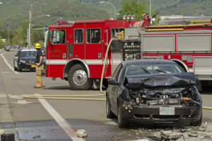 Escena de un accidente de coche imprudente