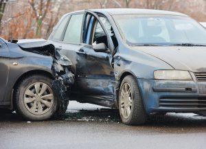 Dos coches dañados por T-Bone accidente - Riddle y Brantley