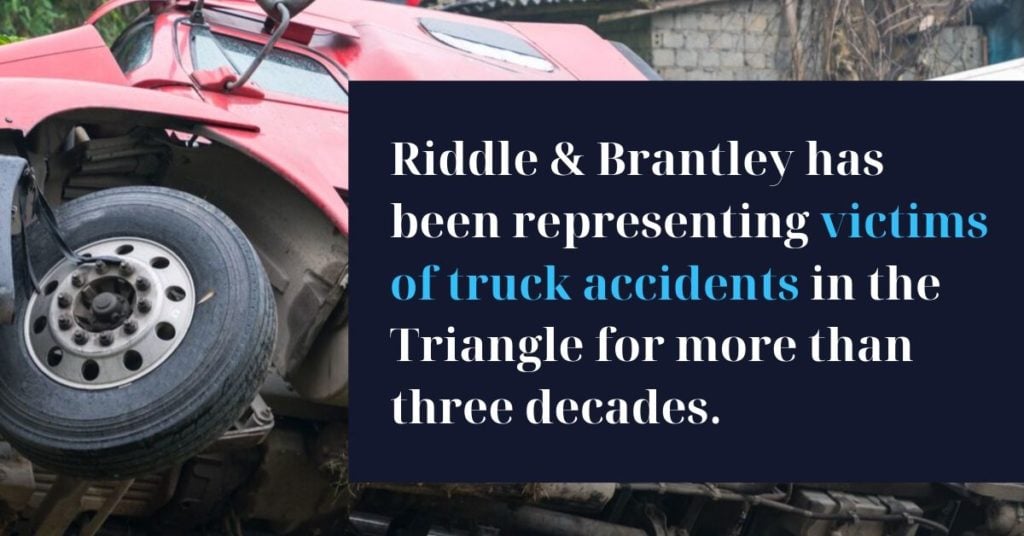 Abogado de Accidente de Camión con Experiencia en Cary NC - Riddle &amp; Brantley