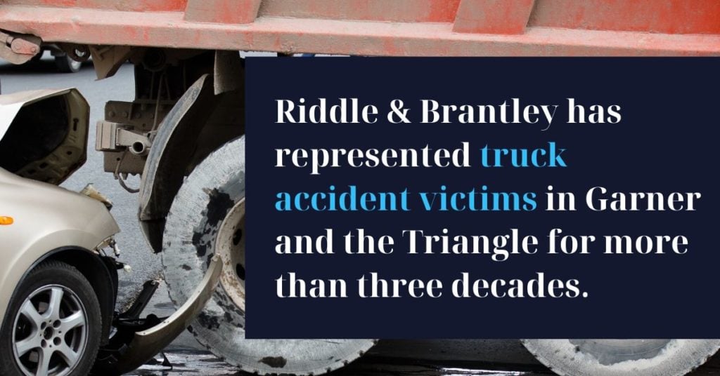 Abogado de Accidente de Camión con Experiencia en Garner NC - Riddle &amp; Brantley
