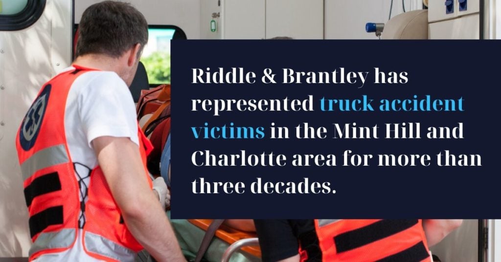 Abogado de Accidente de Camión con Experiencia en Mint Hill NC - Riddle &amp; Brantley