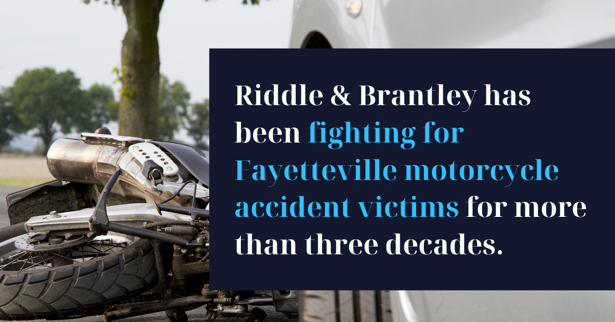 Fayetteville Abogado de Accidente de Motocicleta - Riddle y Brantley