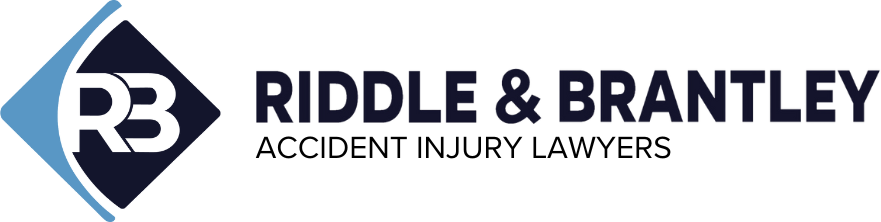 Riddle &amp; Brantley Accident Injury Lawyers Logotipo
