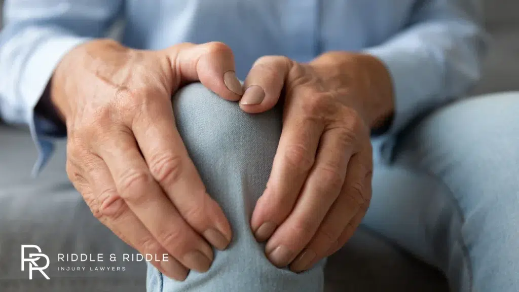 A man who has arthritis